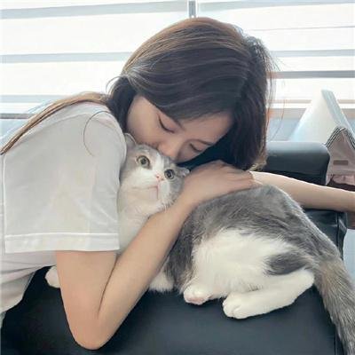 哈啰,我叫朵莉丝